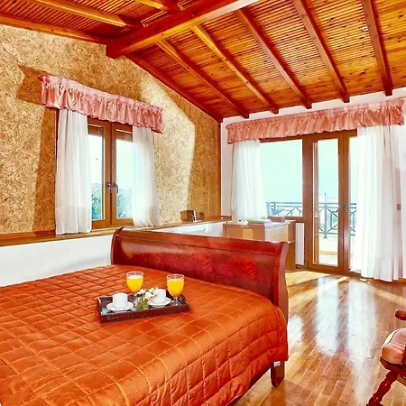 Villa With Private Swimming Pool *